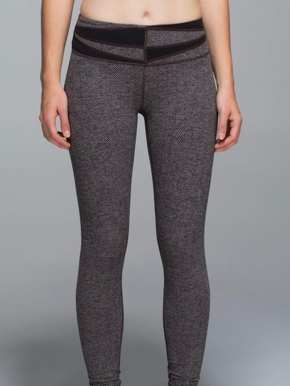 Lululemon Wunder Under Pant in Giant Herringbone Black Heathered Black. Size 4